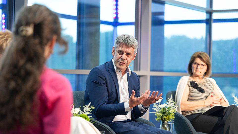 Andreas Dangl im Fabasoft Approve Industrie Talk