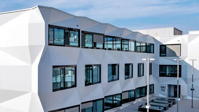 Universität Luzern Eingang Süd
