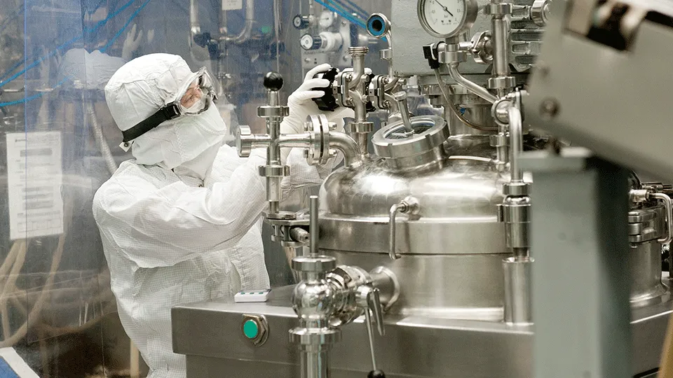 Herstellung der Augentropfen von URAPHARM